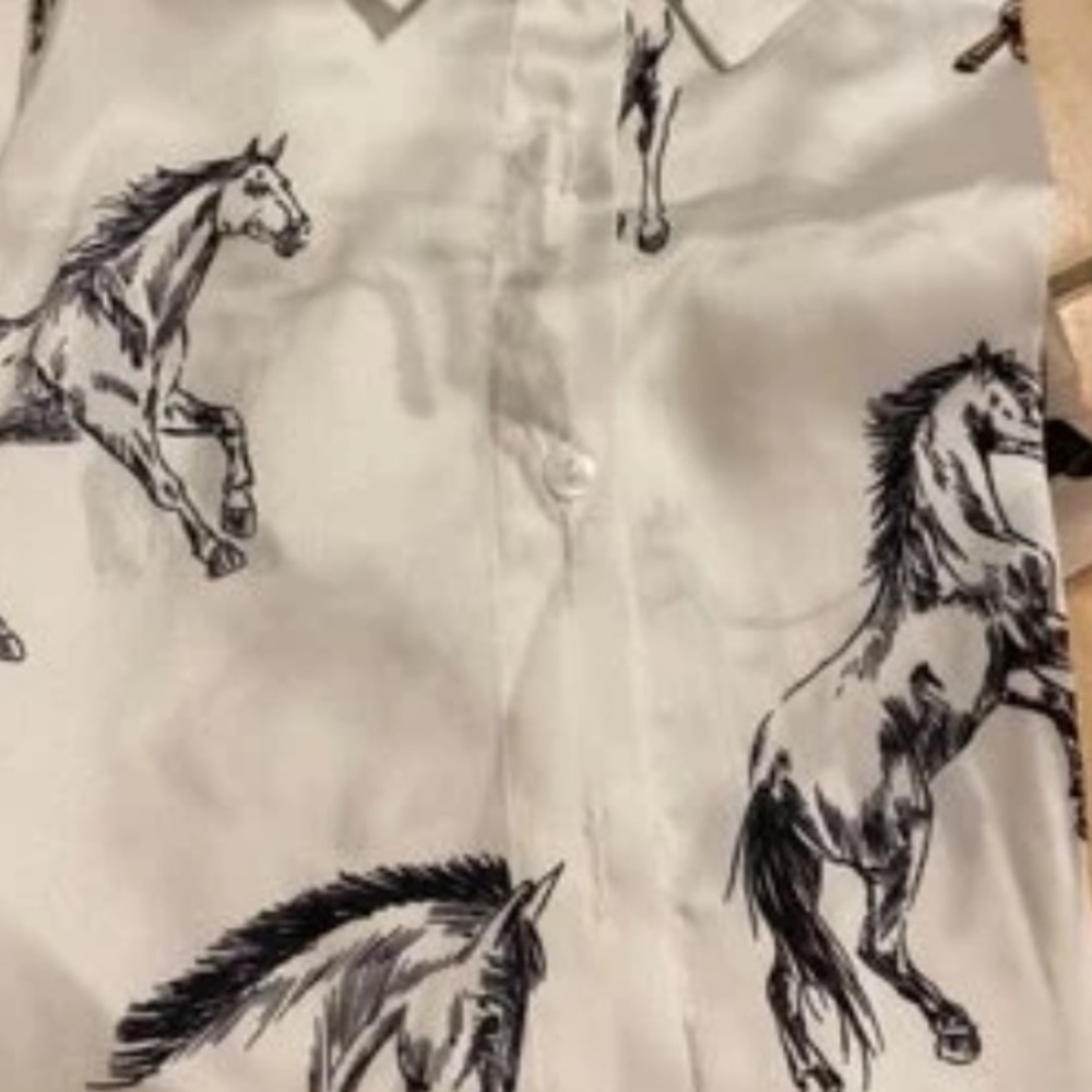 - - GORGEOUS WESTERN HORSE PRINT TOP - Picture 8 of 9
